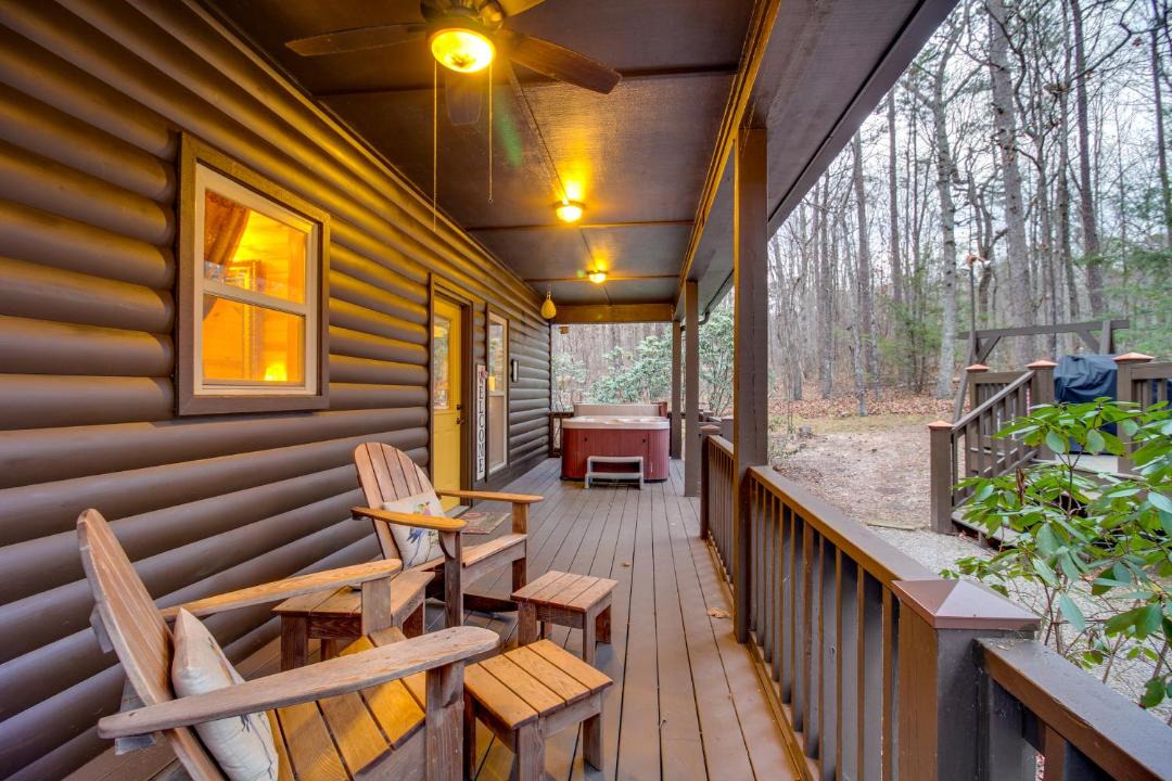 Mentone House | Hot Tub + Fire Pit: Wooded Cabin Near DeSoto Park!