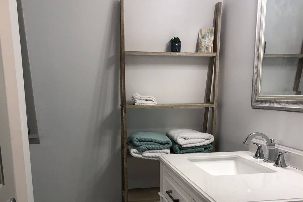 Photo of Bathroom in Luray