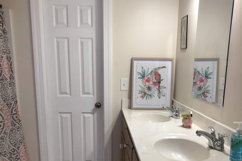 Photo of Bathroom in Achilles