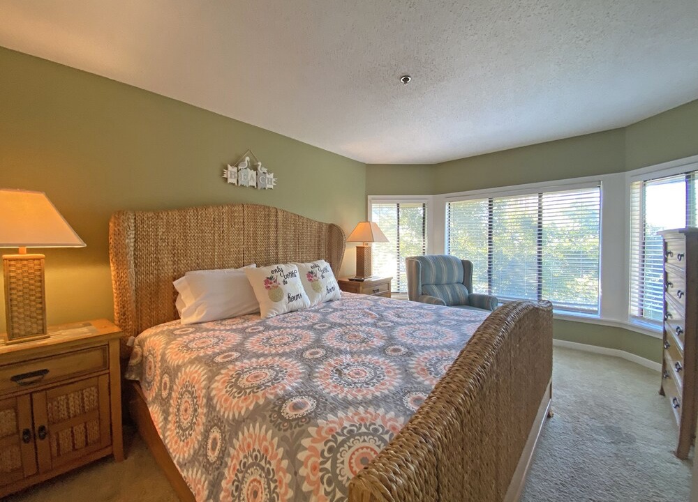 Photo of Bedroom in Arcadian Shores