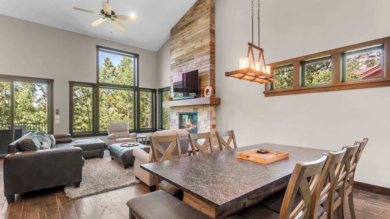 Photo of Livingroom in Three Peaks