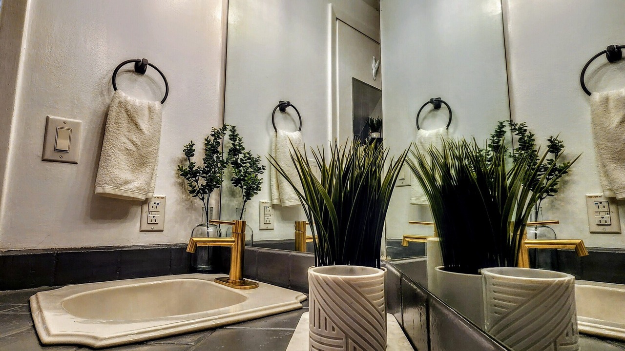 Photo of Bathroom in Music Row