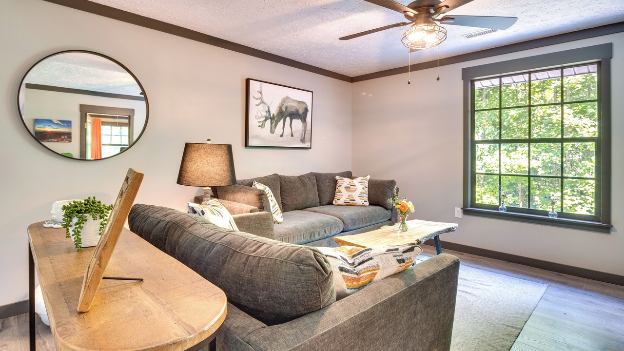 Photo of Livingroom in Old Fort
