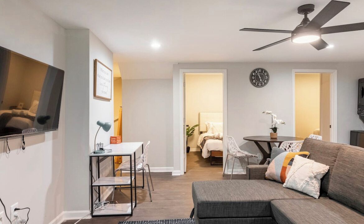Photo of Livingroom in Jefferson Park