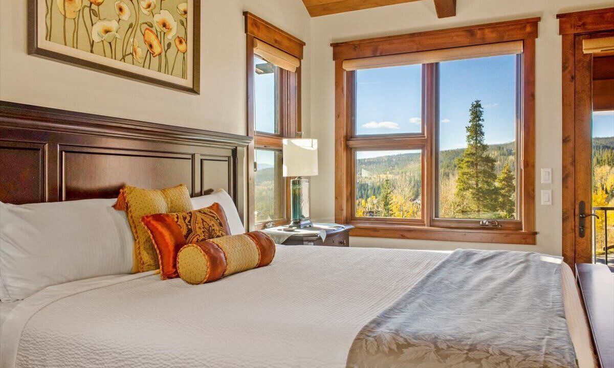 Photo of Bedroom in Three Peaks