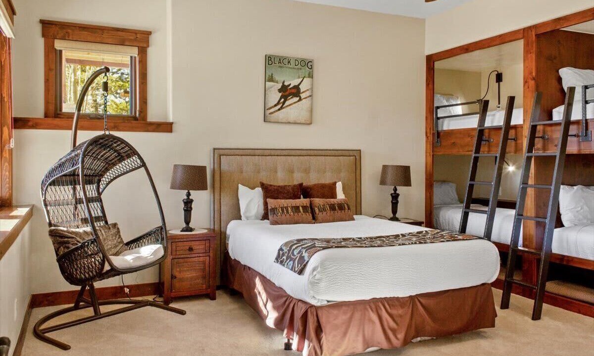 Photo of Bedroom in Three Peaks