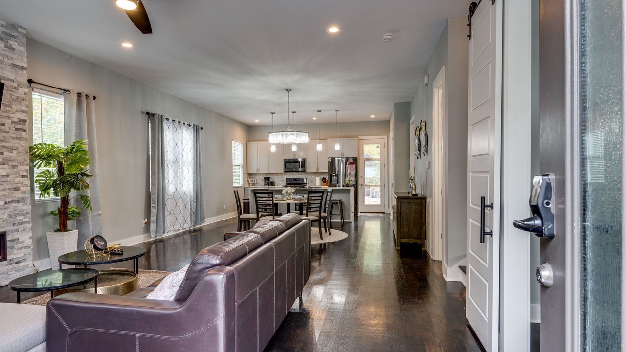 Photo of Livingroom in Cleveland Park