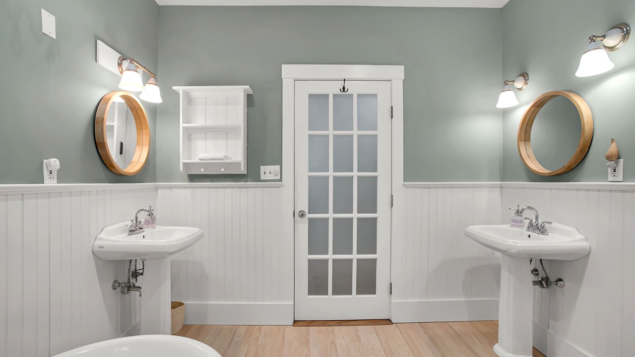Photo of Bathroom in Cape Porpoise