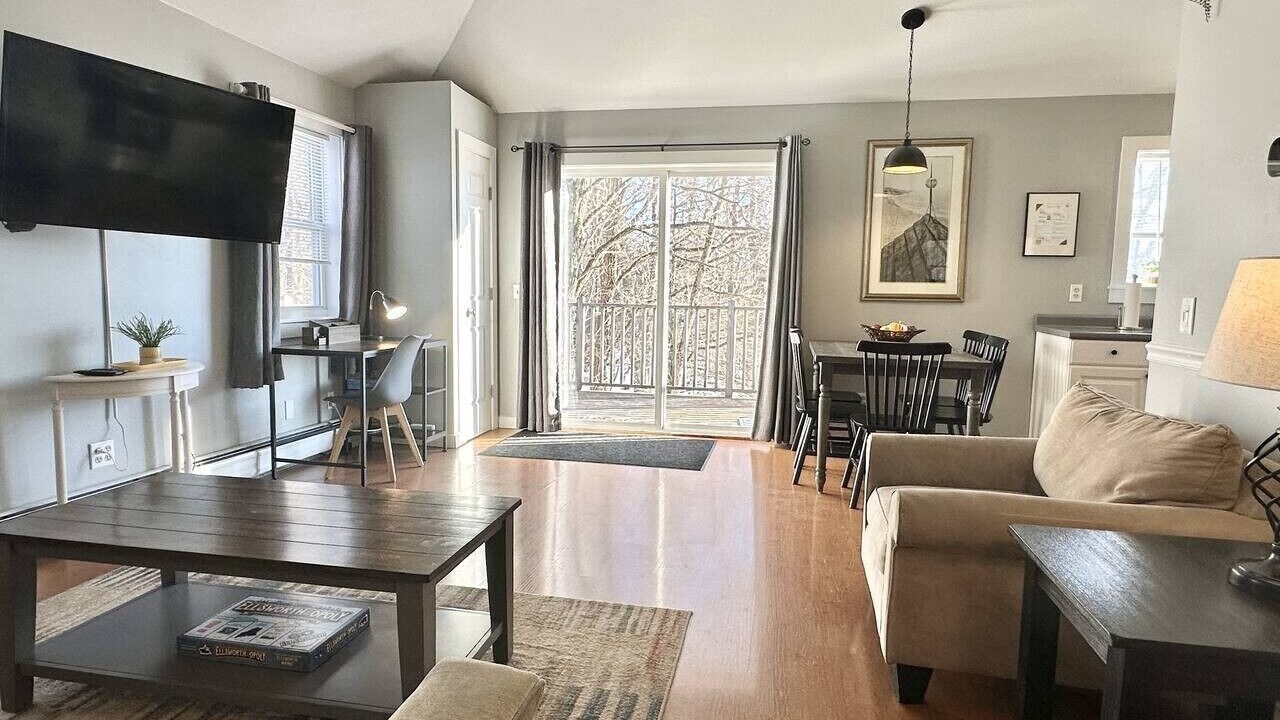 Photo of Livingroom in Salsbury Cove