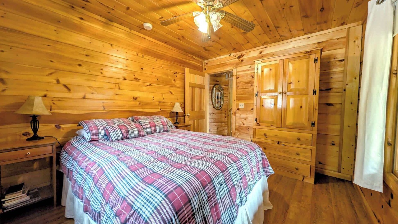 Photo of Bedroom in Sullivan