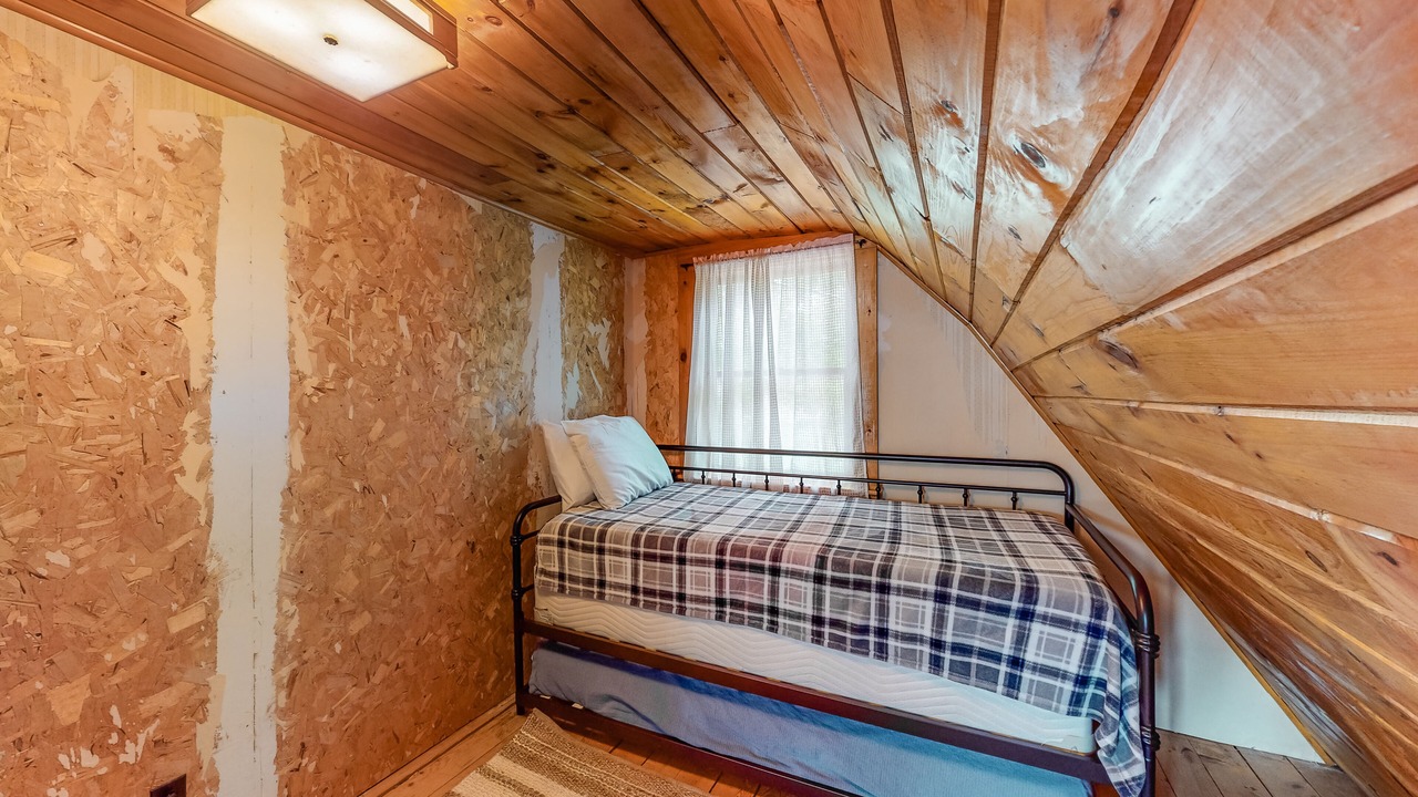 Photo of Bedroom in Weeks Mills