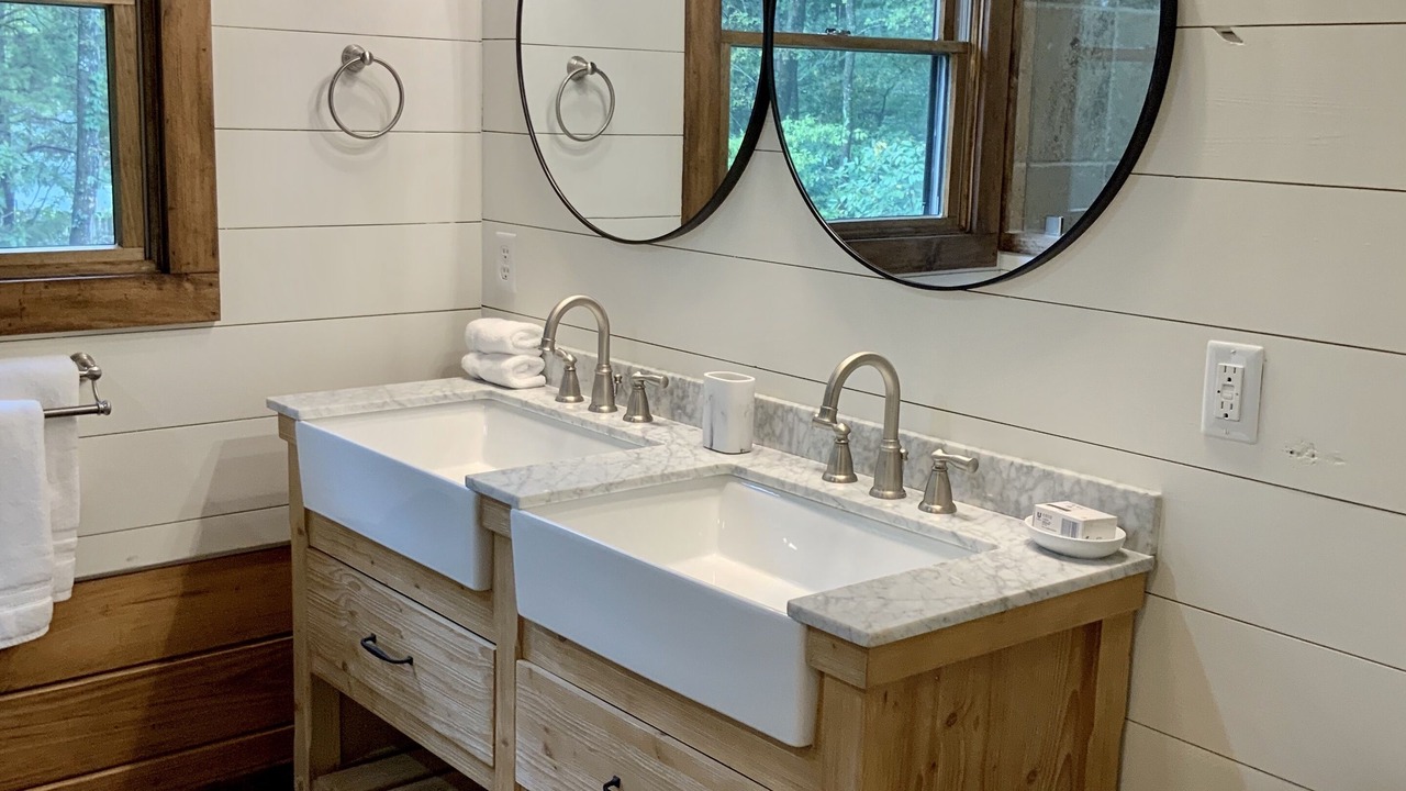 Photo of Bathroom in Guntersville