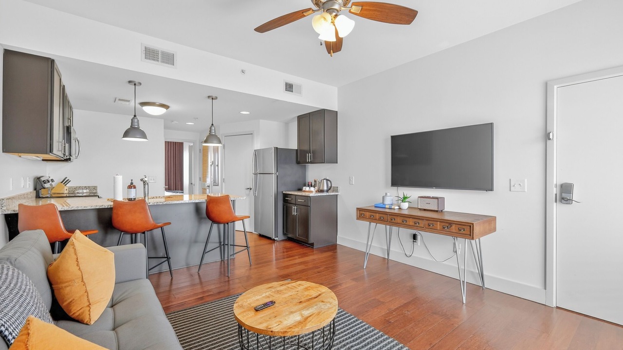 Photo of Livingroom in 12 South