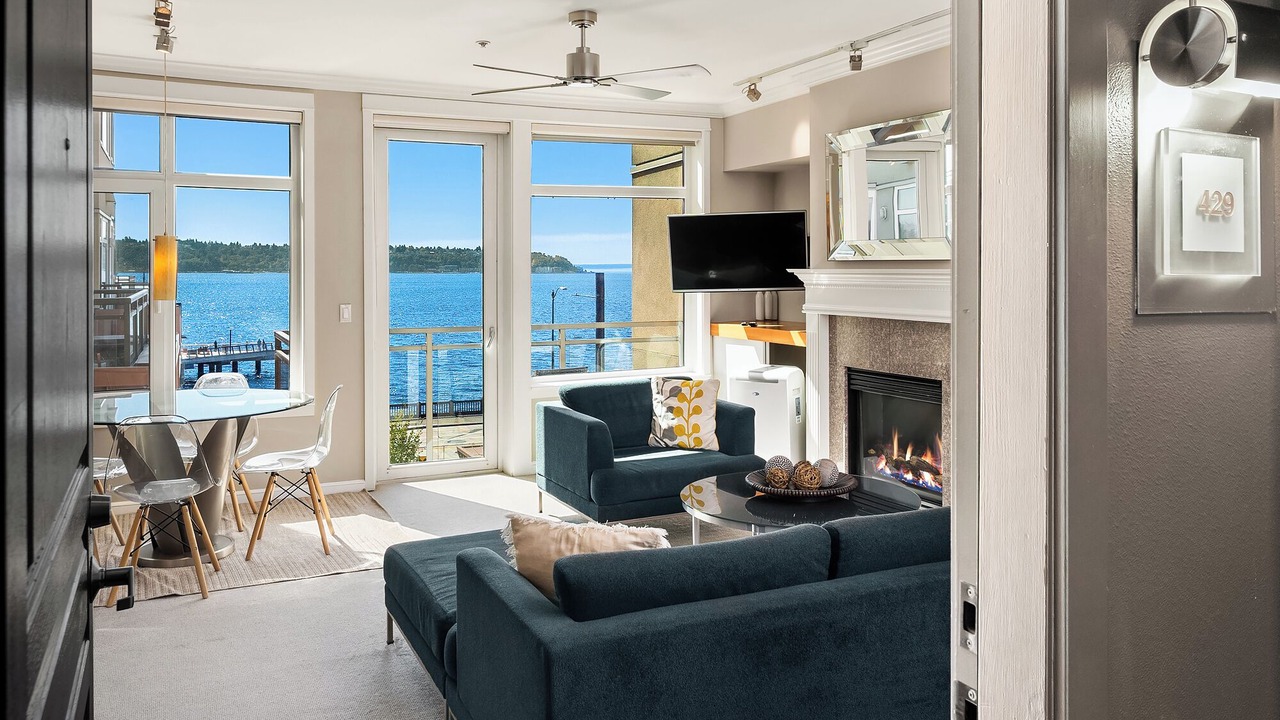 Photo of Livingroom in Downtown Seattle