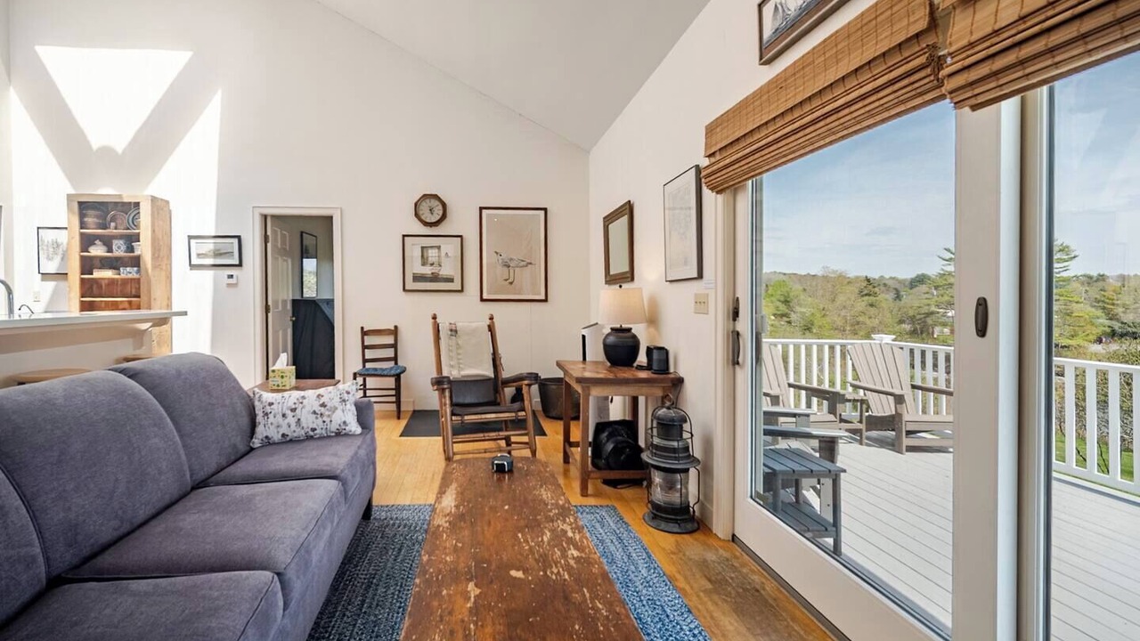 Photo of Livingroom in Round Pond