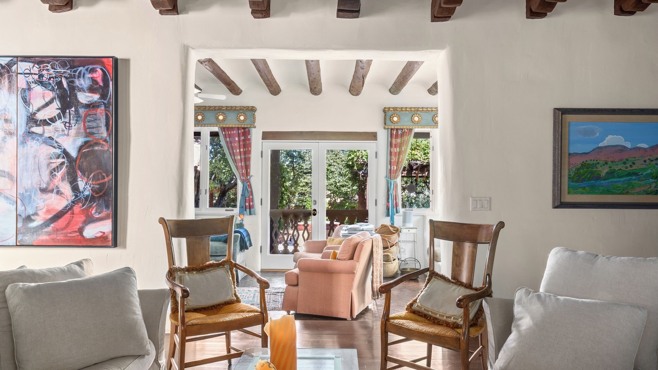 Photo of Livingroom in Historic Eastside