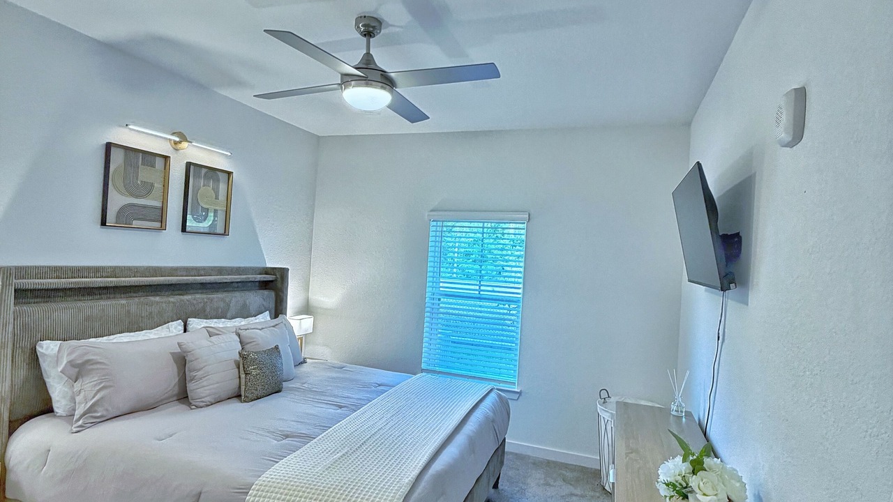 Photo of Bedroom in Golden Glades - The Woods