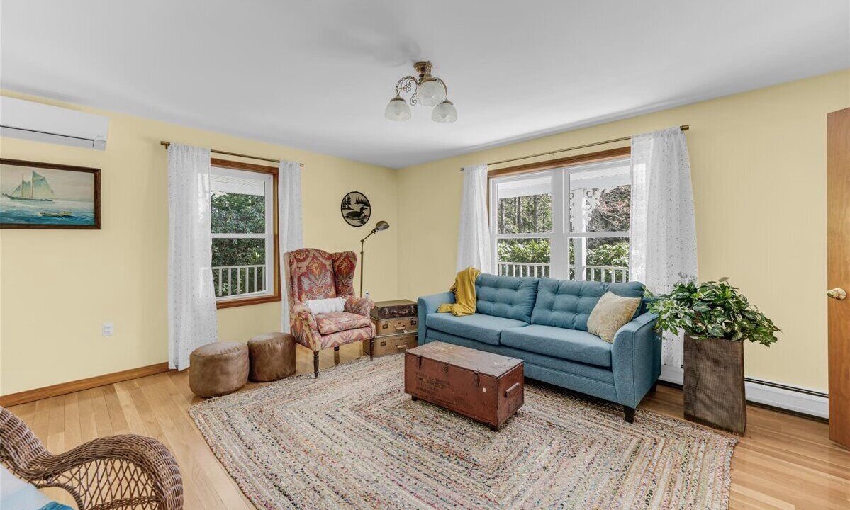 Photo of Livingroom in Surry