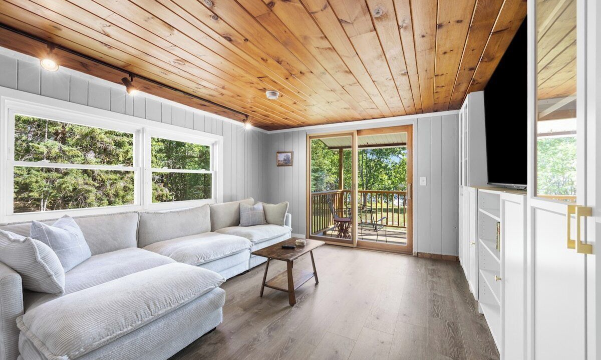 Photo of Livingroom in Ellsworth