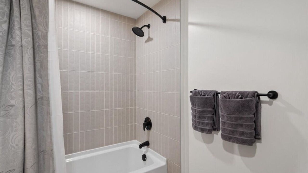 Photo of Bathroom in People's Freeway