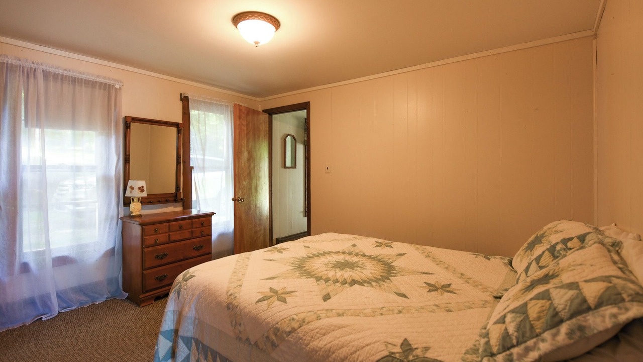 Photo of Bedroom in Raymond