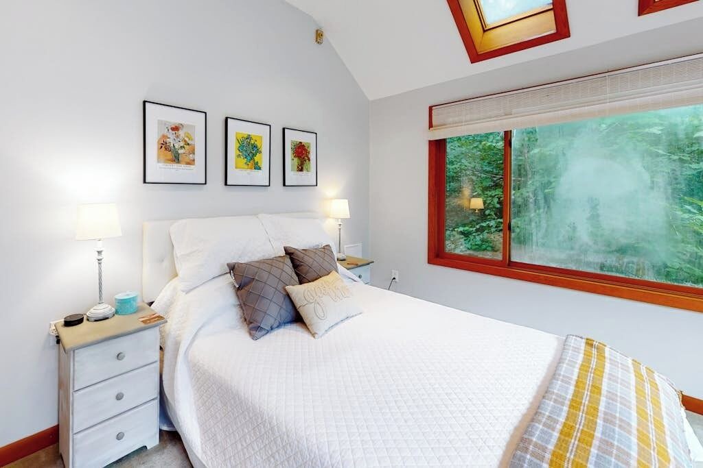 Photo of Bedroom in Weeks Mills