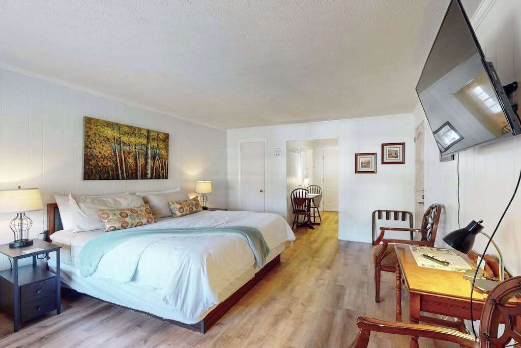 Photo of Bedroom in Flat Rock