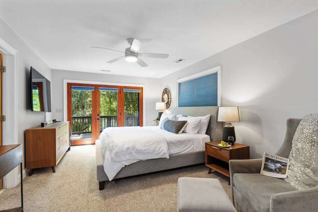 Photo of Bedroom in Hendersonville