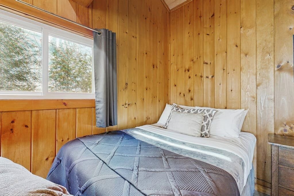Photo of Bedroom in Ellsworth