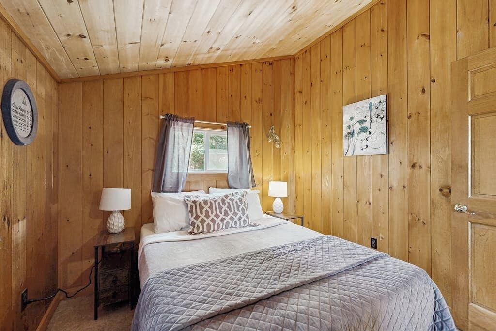Photo of Bedroom in Ellsworth