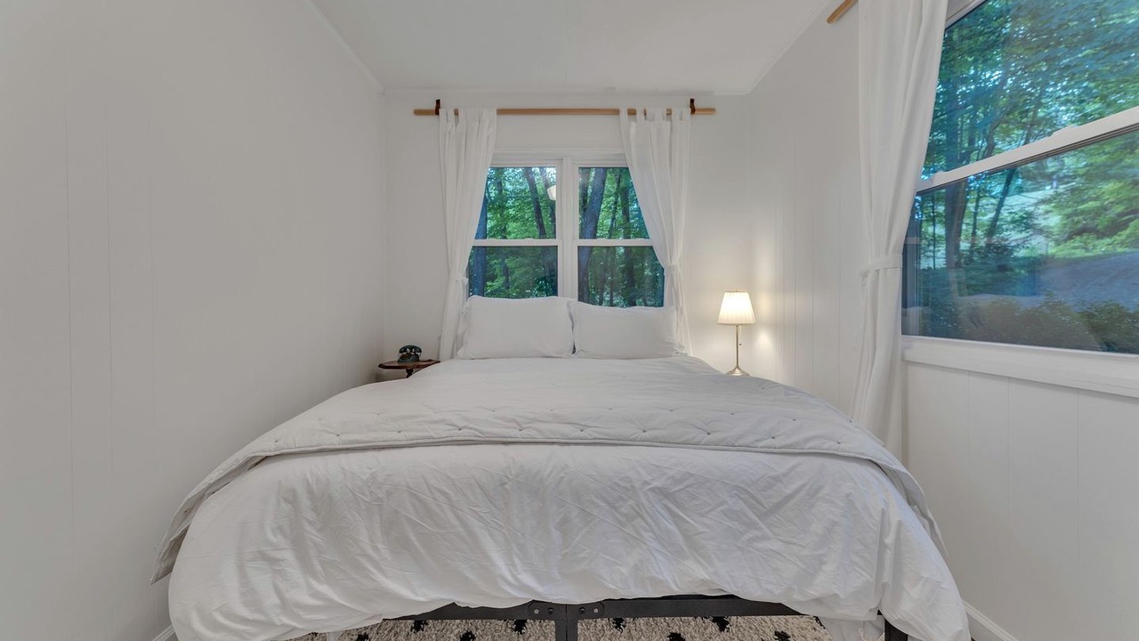 Photo of Bedroom in Walker-In-the-Hills