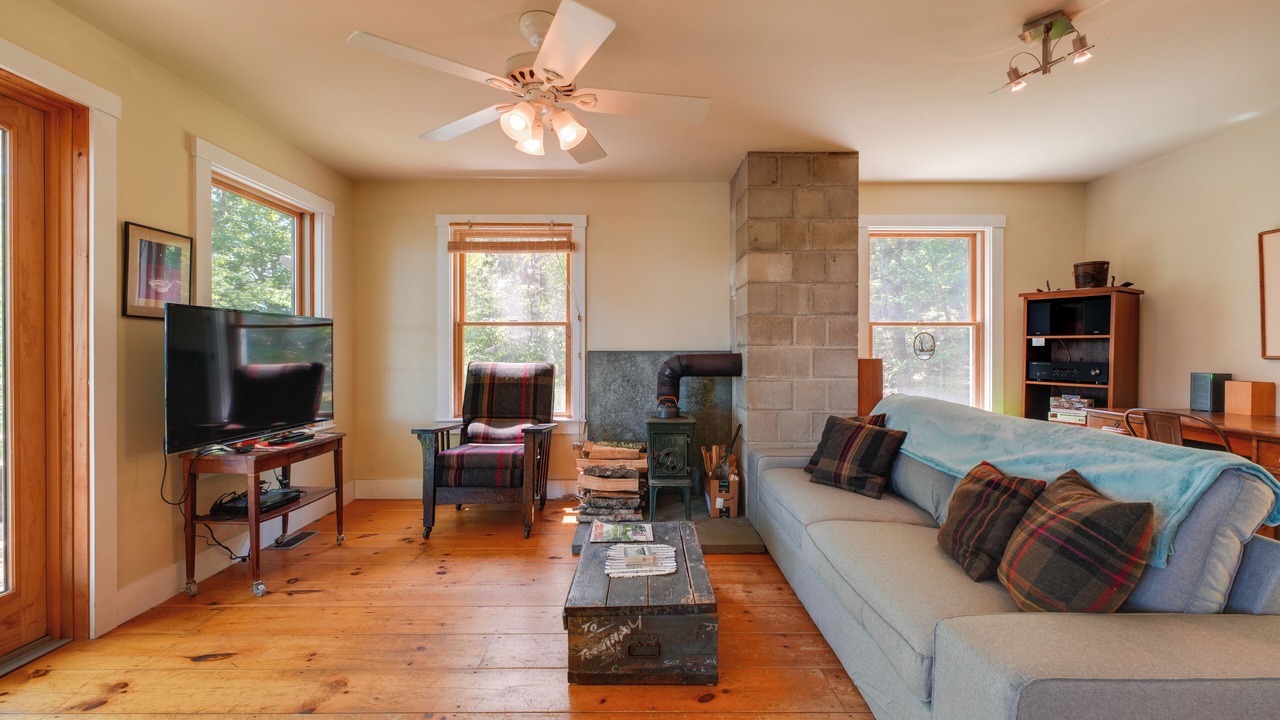 Photo of Bedroom in Round Pond