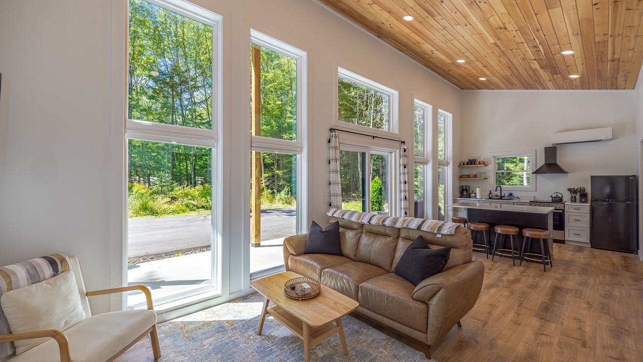 Photo of Livingroom in Surry