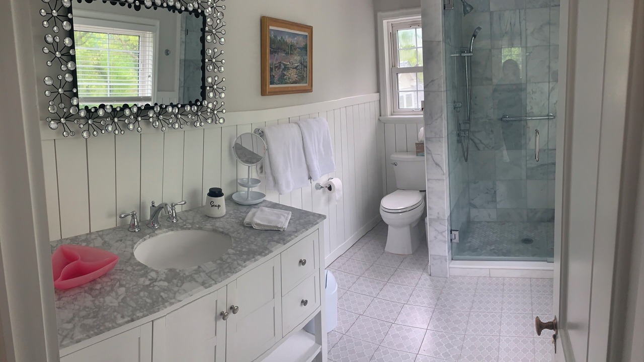 Photo of Bathroom in Hendersonville
