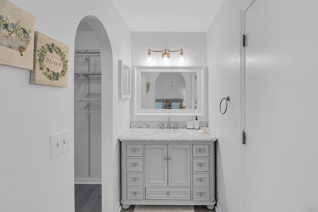 Photo of Bathroom in Sandalwood