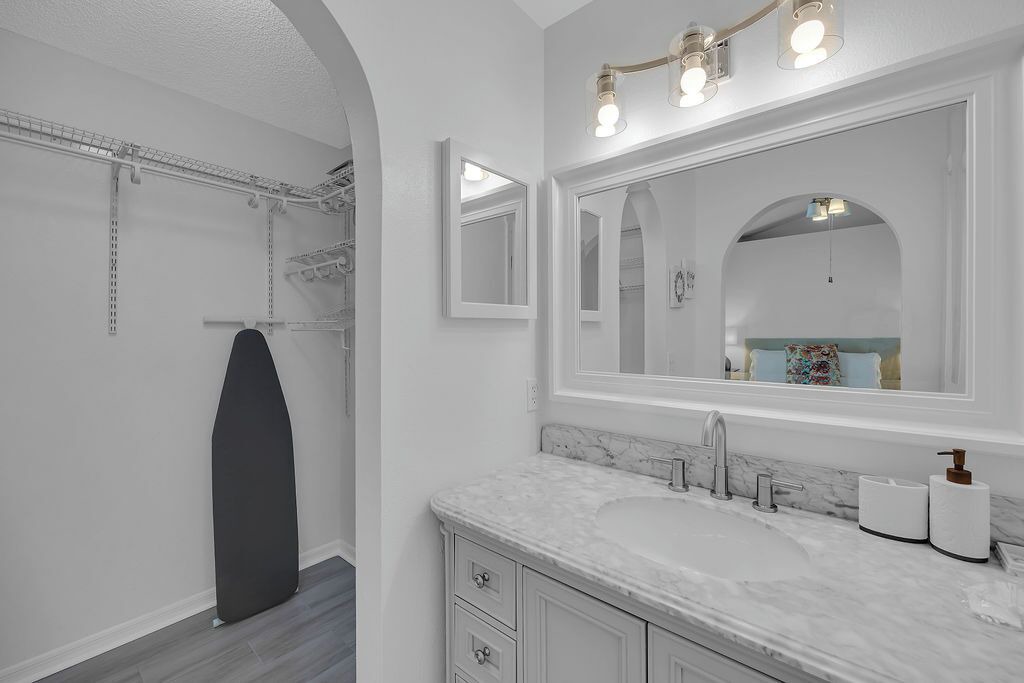 Photo of Bathroom in Sandalwood