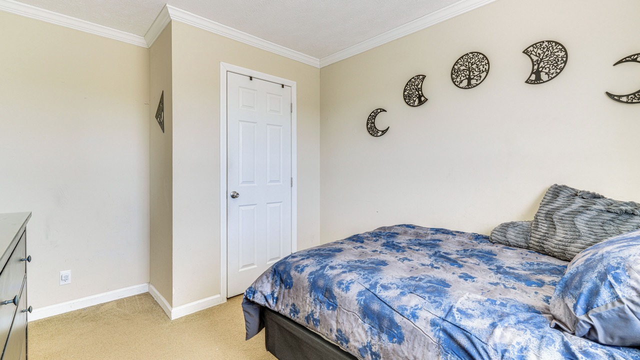 Photo of Bedroom in Midway