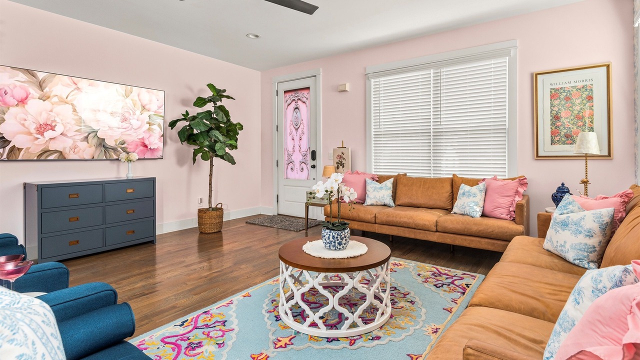 Photo of Livingroom in Katie Hill Neighborhood