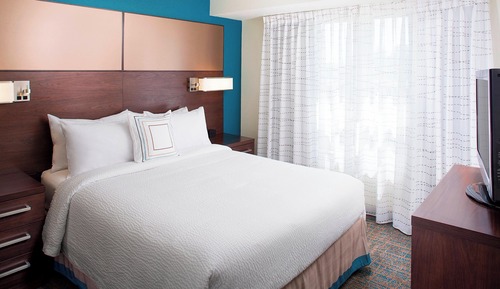Suite, 2 Bedrooms (Mobility Accessible, Roll-In Shower)