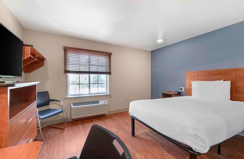 Hollyford Hotel | Extended Stay America Select Suites - Jacksonville - North