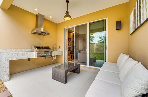 Florida Central Atlantic Coast Apartment | < 2 Mi to WDW Attractions: Luxe Family Getaway!