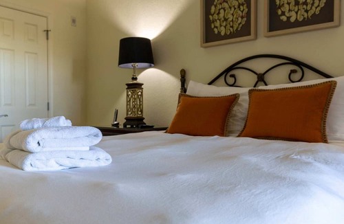 Reunion Apartment | 3BR Family Apartment for 8 Peaceful Residential Retreat