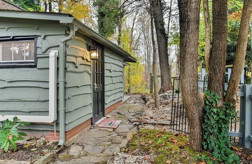 Hendersonville Cottage | Cozy mountain cottage with screen porch & dog-friendly fenced yard