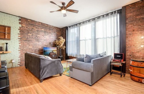 Bangor Apartment | Cityscape Elegance: Stylish Skyline Views Retreat