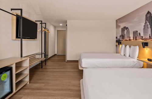 Northside Hotel | B&B HOTEL Jacksonville Airport – Newly Renovated!