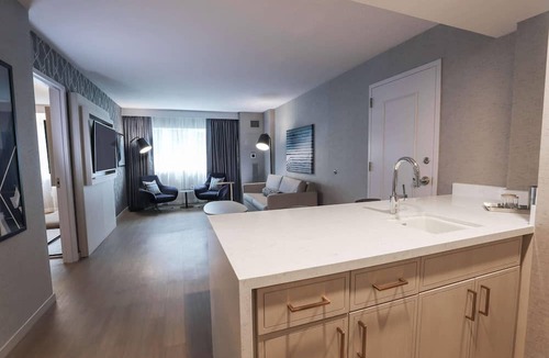 Central Business District Hotel | Radisson Plaza Hotel at Kalamazoo Center