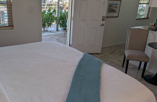 Siesta Key Hotel | #7-TwinPalms-King Studio Suite