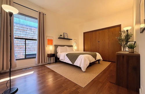 Westlake Apartment | Mid Century Modern 2-bedroom apartment in the heart of Seattle