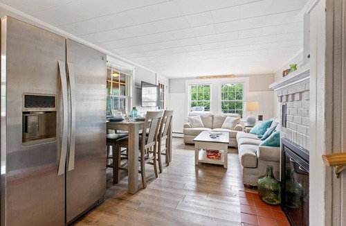 Ocean Park Apartment | Steps to the Beach! Dog & Fam. Friendly, Outdoor Shower & Lounge Area, Sleeps 6