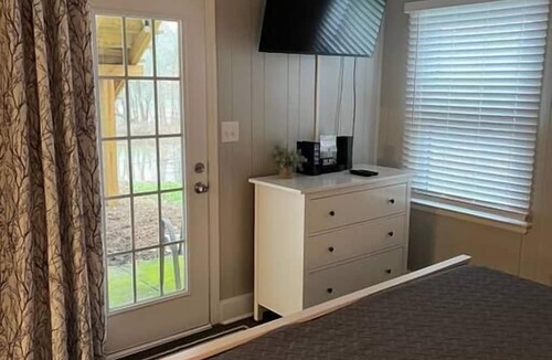 Harbor House Apartment | Belmont NC Riverfront 2-Bedroom Garden Suite